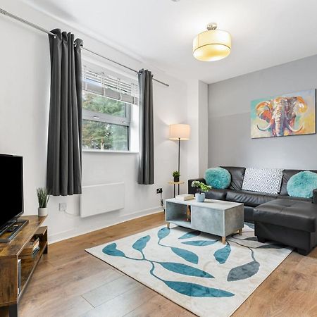 Spacious 1 Bedroom Apartment In Central Woking Exterior foto