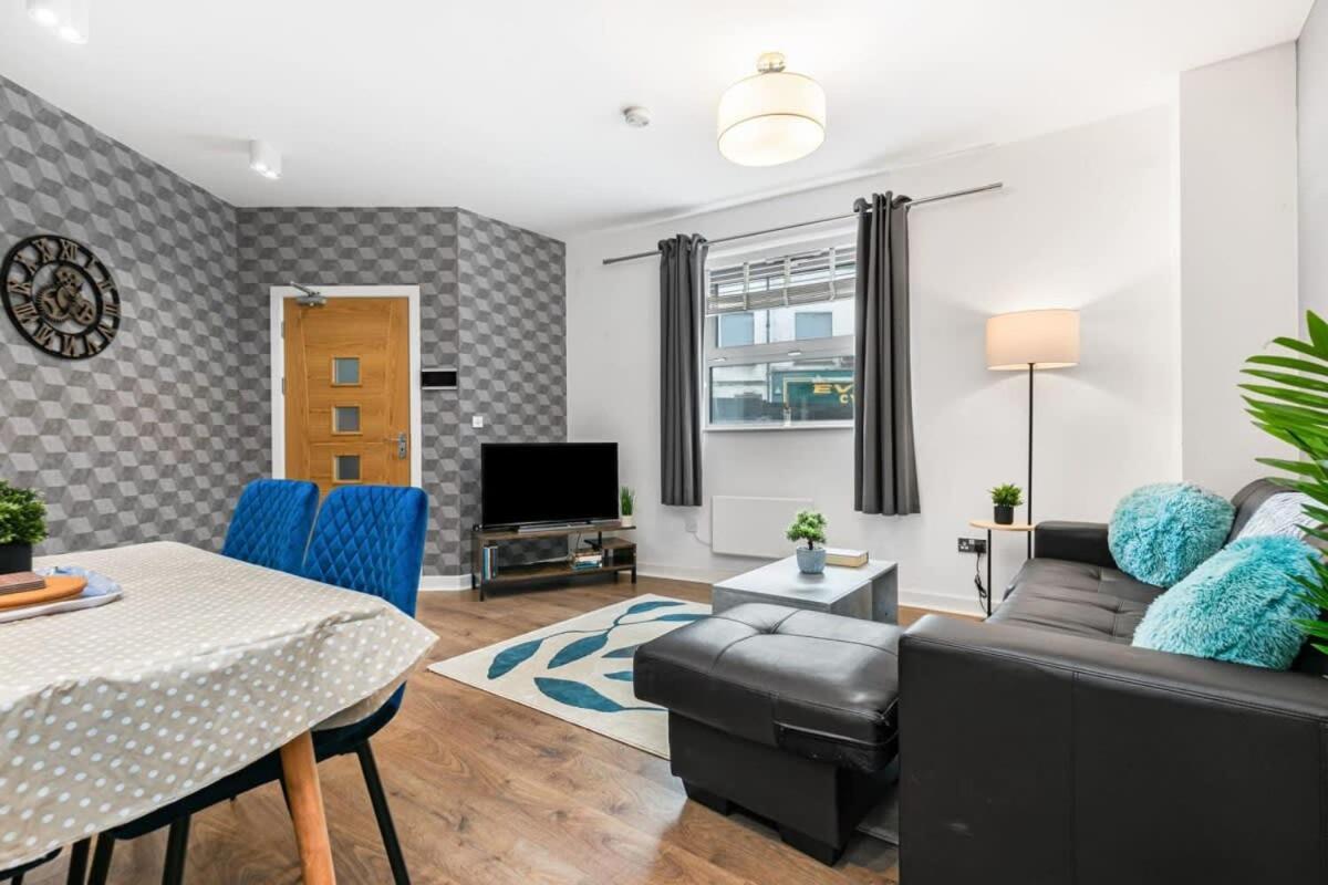 Spacious 1 Bedroom Apartment In Central Woking Exterior foto