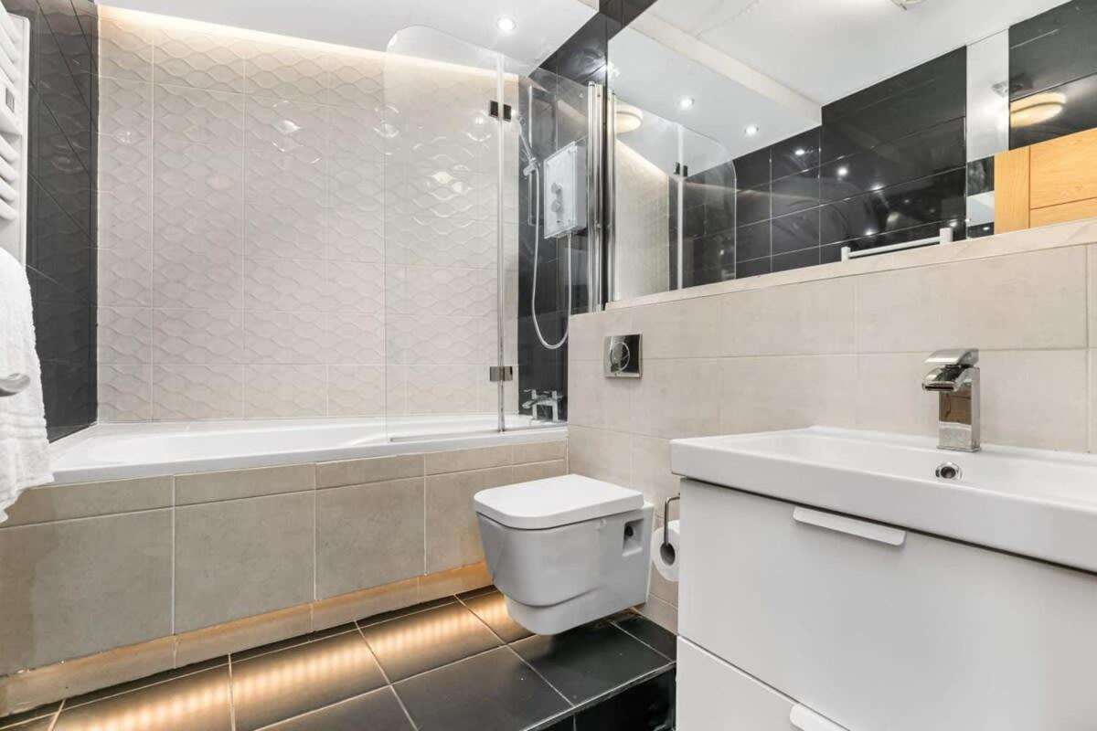 Spacious 1 Bedroom Apartment In Central Woking Exterior foto