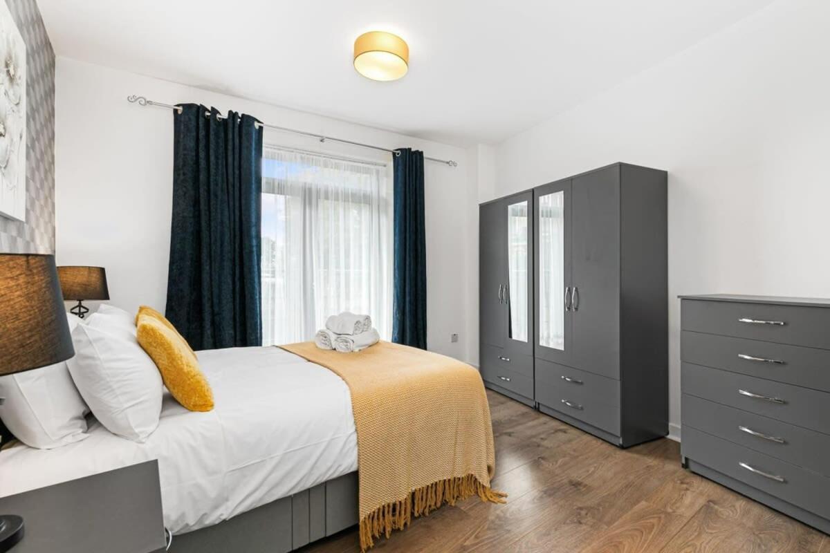 Spacious 1 Bedroom Apartment In Central Woking Exterior foto