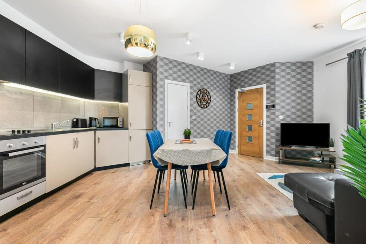 Spacious 1 Bedroom Apartment In Central Woking Exterior foto